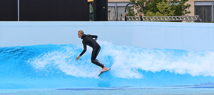 Tim Elter testete dieWellen der o2 Surftown mUc am 28.05.2024 (©Foto:Martin Schmitz)